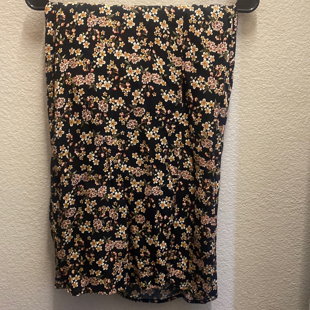 Floral midi skirt w slit from Tilly’s Size m